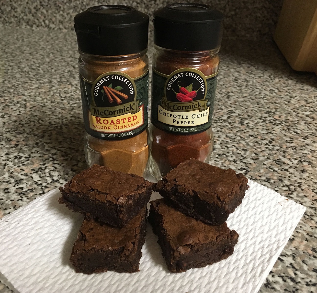 Brownies with cinnamon and chipotle pepper